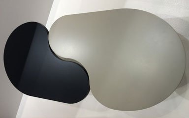 Yin Yang Zeichen als Möbelinterpretation auf der Kölner IMM Yin Yang Zeichen als Möbelinterpretation auf der Kölner IMM