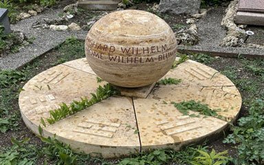 Richard Wilhelm Grab mit Trigrammen in Bad Boll Richard Wilhelm Grab mit Trigrammen in Bad Boll